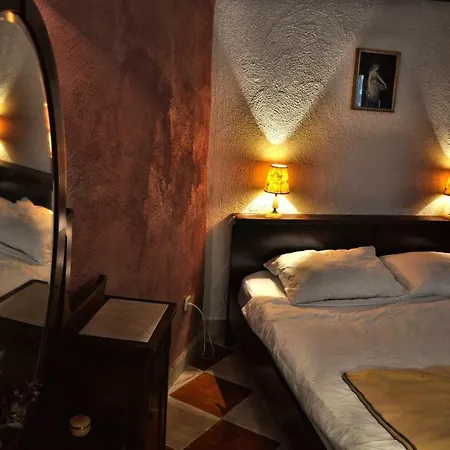 Tvrdic Honey Daire Grohote