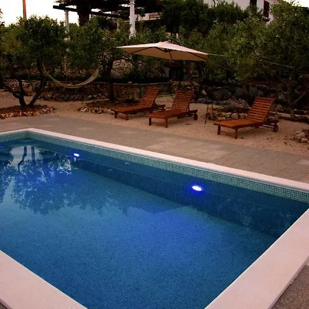 Tvrdic Honey شقة *