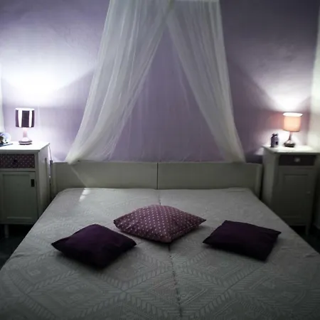 شقة Tvrdic Honey Grohote