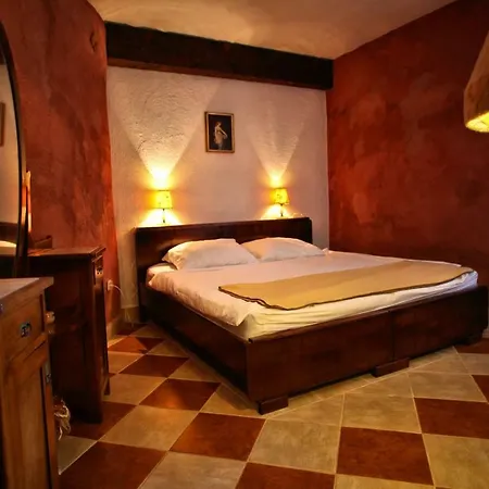 شقة Tvrdic Honey Grohote