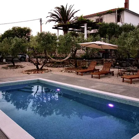 Tvrdic Honey شقة *